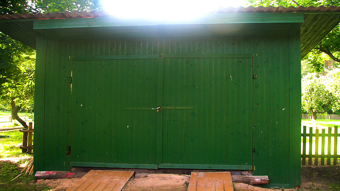 Старые гаражи Бацевичского лесничества
